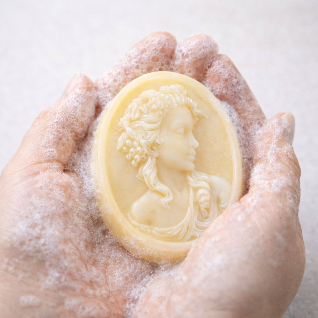 Golden Muse luxury soap – warm, radiant, and handcrafted in Canada. Perfect for daily rituals or thoughtful gifting.
