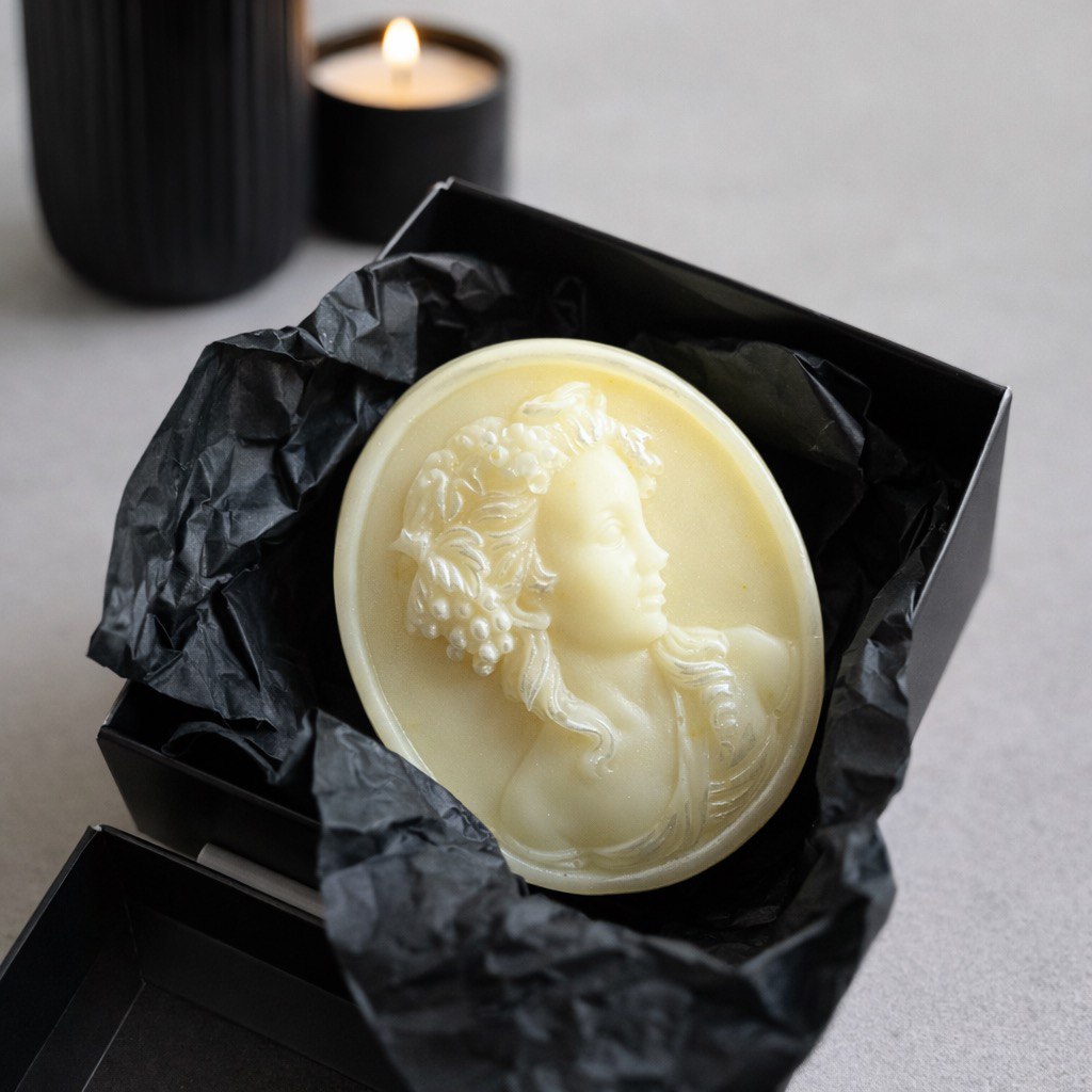 Golden Muse luxury soap – warm, radiant, and handcrafted in Canada. Perfect for daily rituals or thoughtful gifting.