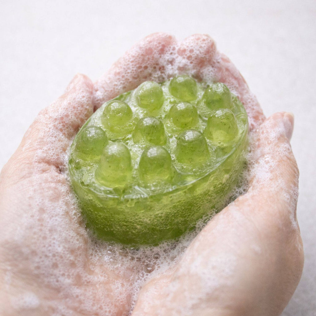 Refreshing aloe & loofah bar – the perfect blend of exfoliation and hydration by Soap&Box.