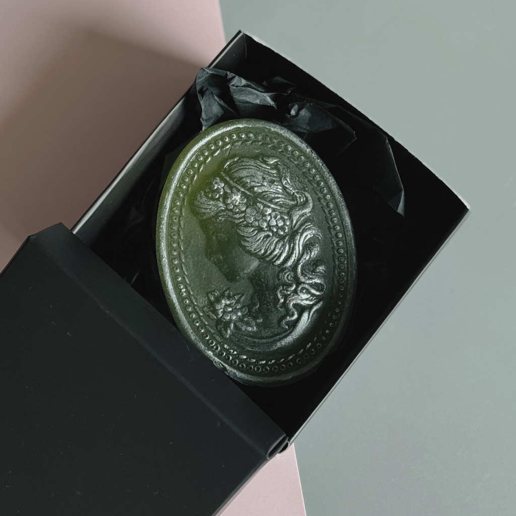 GREEN CAMEO