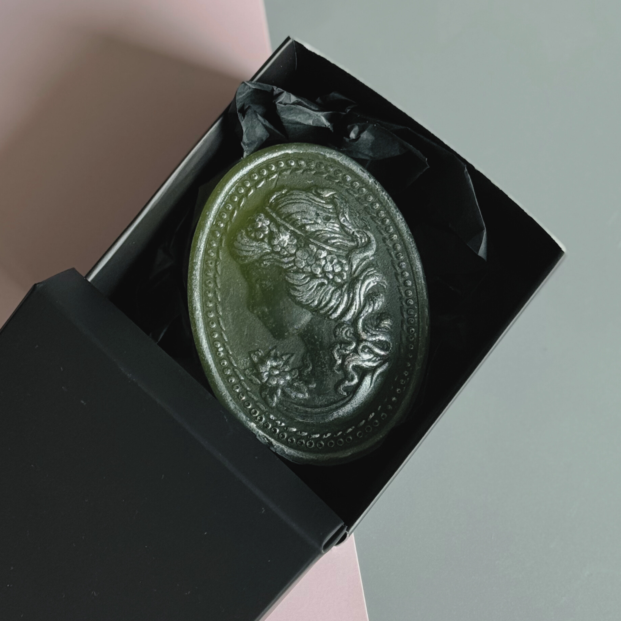 GREEN CAMEO