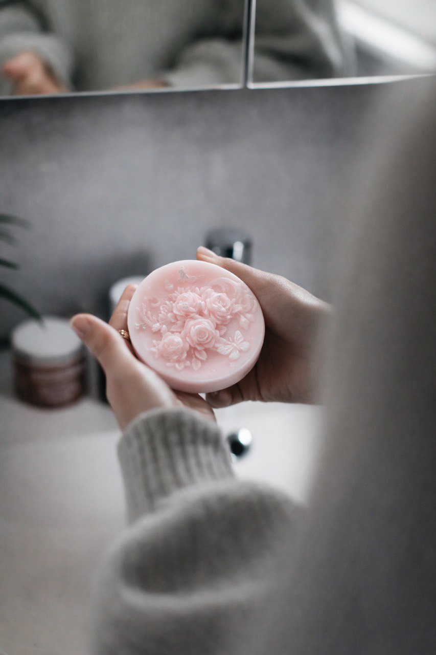 Romantic floral soap – gently cleanses and leaves skin soft and beautifully scented.